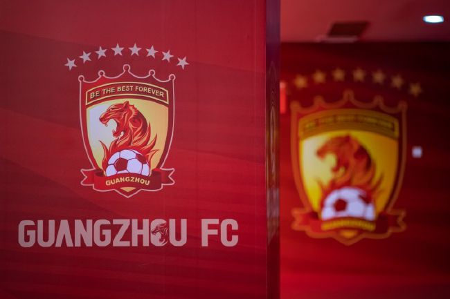 下半场，孙铭徽里突外投继续得分，赵岩昊接连外线发炮，广厦迅速拉开20分以上领先，罗切斯特和大卫-詹姆斯接连回应，但胡金秋内线也很是稳定，广厦还是能保持住20分以上领先，末节广厦上来一波16-4直接拉开30分以上领先，比赛直接失去悬念，双方派上替补练兵，最终广厦129-103大胜天津。